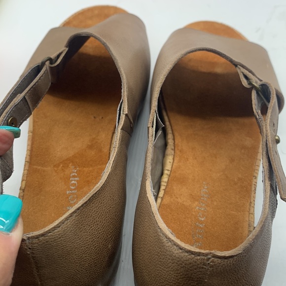 Antelope Tan Leather Sandals Peep Toe Rubber Bottom Size 38. MCS3938A - Picture 11 of 11